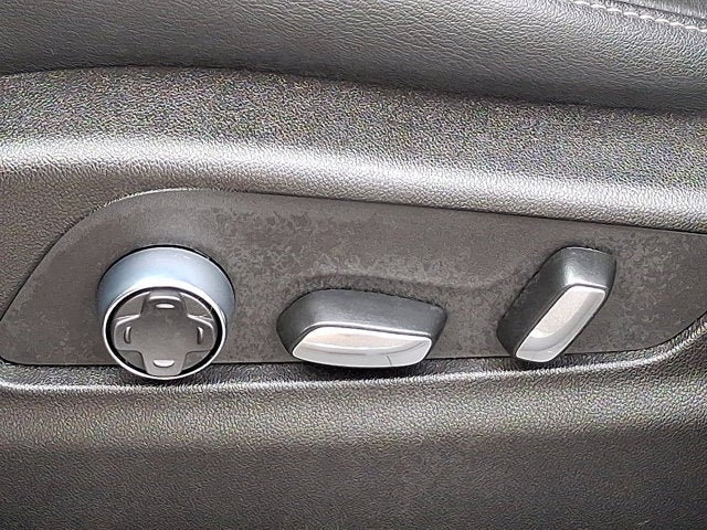 2025 Cadillac XT4 AWD Premium Luxury