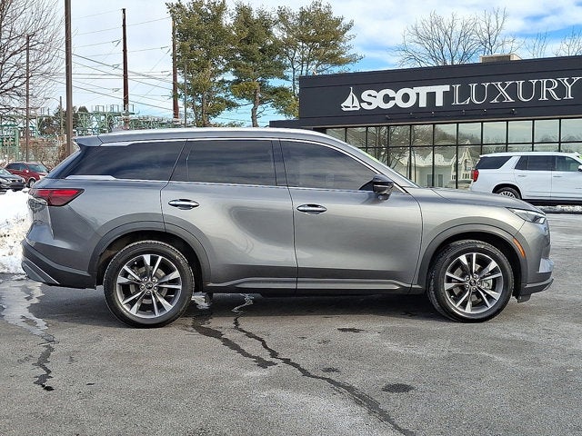 2022 INFINITI QX60 LUXE