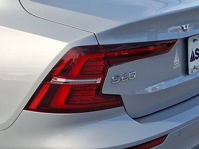2024 Volvo S60 Recharge Plug-In Hybrid Ultimate Dark Theme