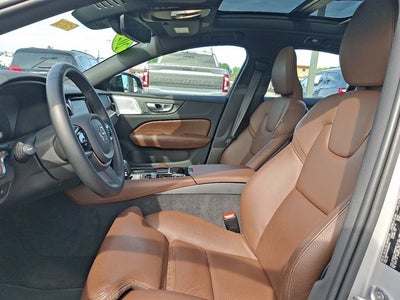 2024 Volvo S60 Recharge Plug-In Hybrid Ultimate Dark Theme