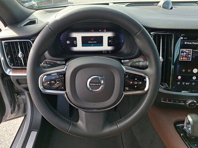 2024 Volvo S60 Recharge Plug-In Hybrid Ultimate Dark Theme