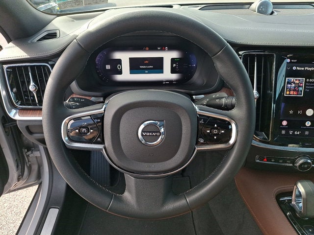 2024 Volvo S60 Recharge Plug-In Hybrid Ultimate Dark Theme