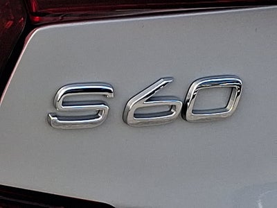 2024 Volvo S60 Recharge Plug-In Hybrid Ultimate Dark Theme