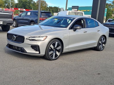 2024 Volvo S60 Recharge Plug-In Hybrid Ultimate Dark Theme