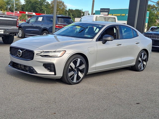 2024 Volvo S60 Recharge Plug-In Hybrid Ultimate Dark Theme
