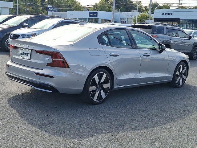 2024 Volvo S60 Recharge Plug-In Hybrid Ultimate Dark Theme