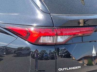 2022 Mitsubishi Outlander SE