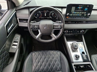 2023 Mitsubishi Outlander Base