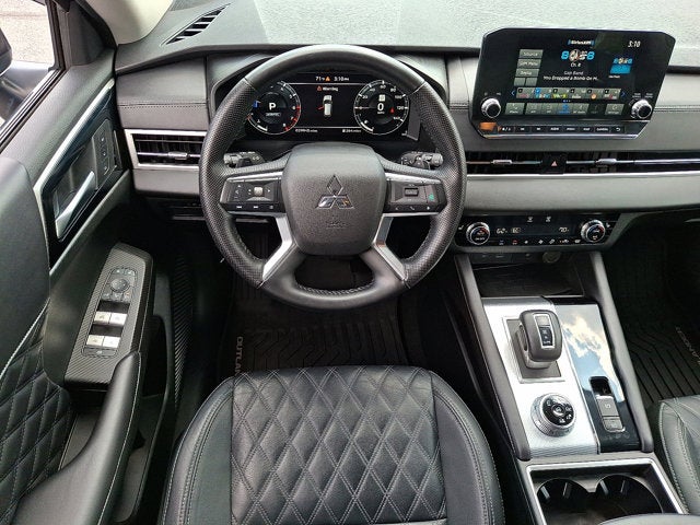 2023 Mitsubishi Outlander Base