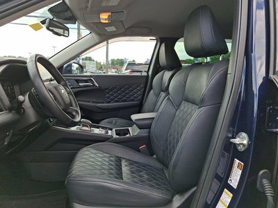 2023 Mitsubishi Outlander Base