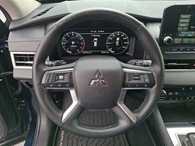 2023 Mitsubishi Outlander Base
