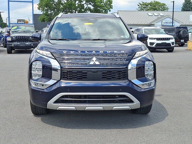 2023 Mitsubishi Outlander Base
