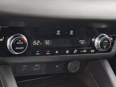 2023 Mitsubishi Outlander Base