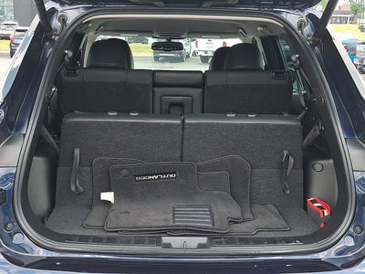2023 Mitsubishi Outlander Base
