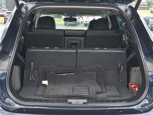 2023 Mitsubishi Outlander Base