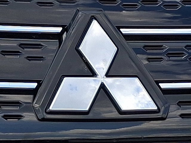 2023 Mitsubishi Outlander Base
