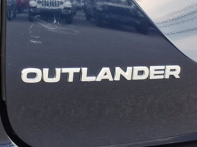 2023 Mitsubishi Outlander Base