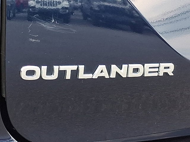 2023 Mitsubishi Outlander Base
