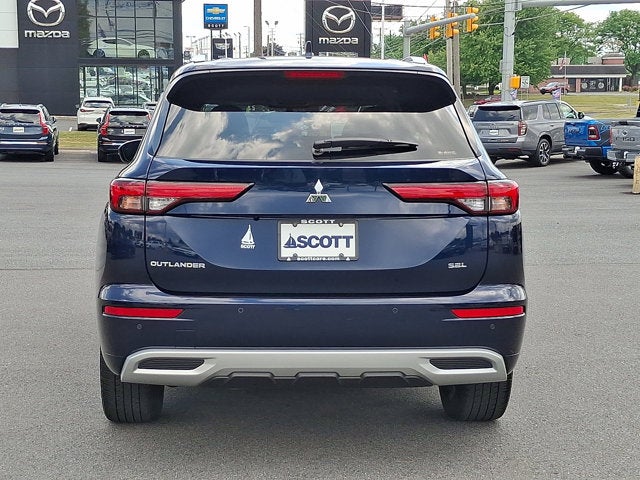2023 Mitsubishi Outlander Base