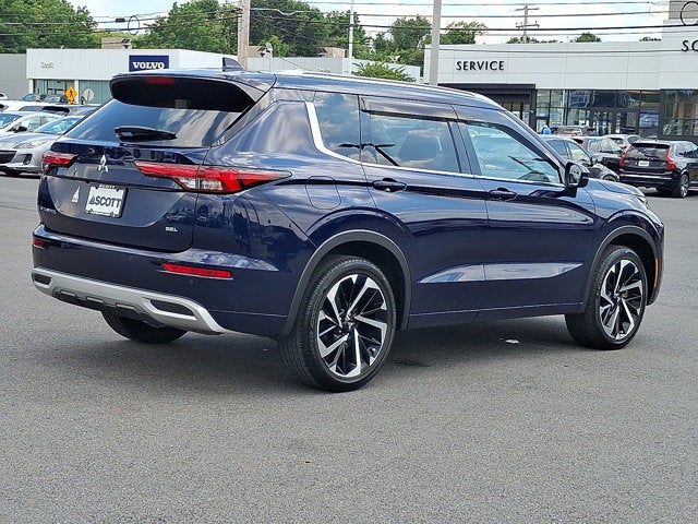 2023 Mitsubishi Outlander Base