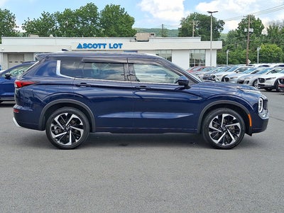 2023 Mitsubishi Outlander Base