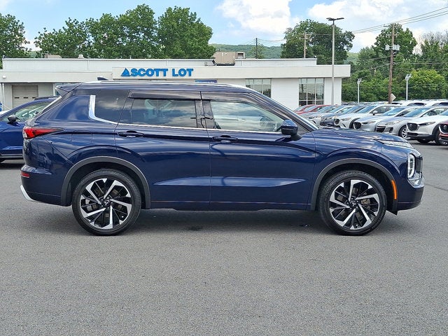 2023 Mitsubishi Outlander Base
