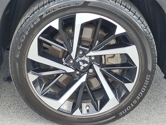 2023 Mitsubishi Outlander Base