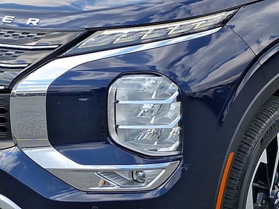 2023 Mitsubishi Outlander Base