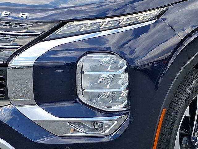 2023 Mitsubishi Outlander Base