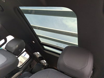 2023 Land Rover Defender X-Dynamic SE