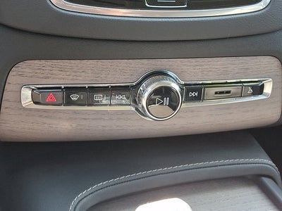 2024 Volvo XC90 Ultimate Bright Theme