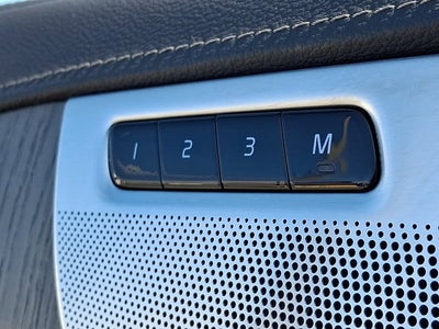 2024 Volvo XC90 Ultimate Bright Theme