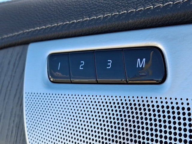 2024 Volvo XC90 Ultimate Bright Theme