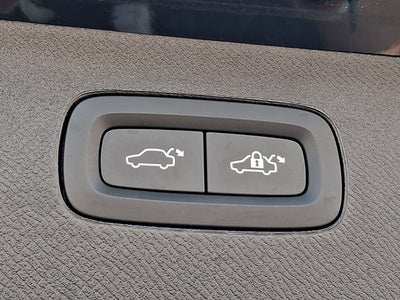 2024 Volvo XC90 Ultimate Bright Theme