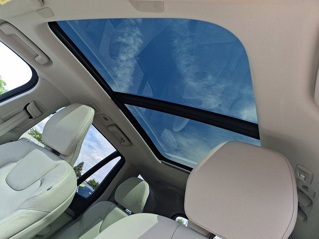2024 Volvo XC90 Plus Bright Theme