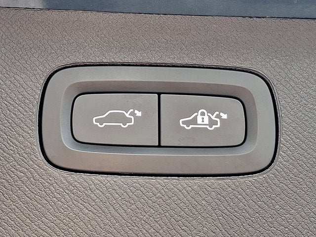 2024 Volvo XC90 Plus Bright Theme