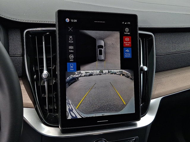 2026 Volvo XC90 Plus