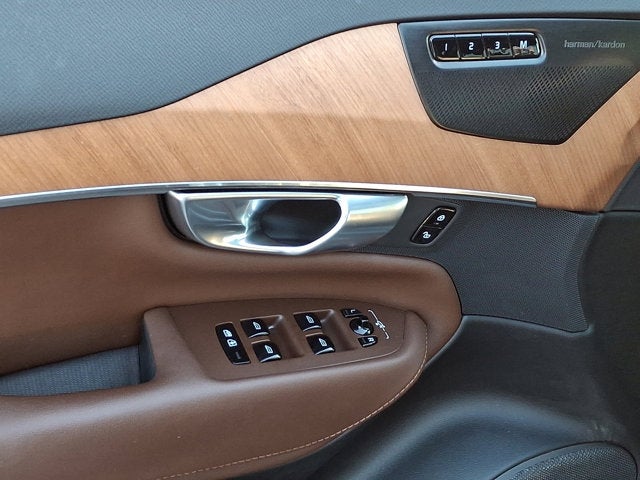 2024 Volvo XC90 Plus Bright Theme