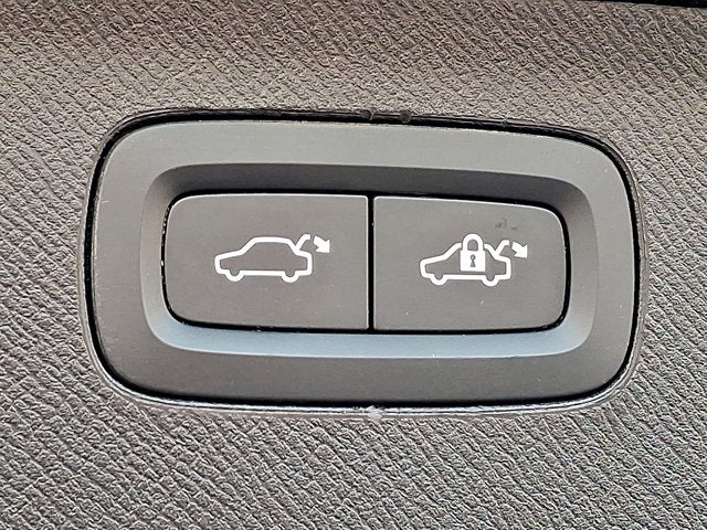 2024 Volvo XC90 Plus Bright Theme