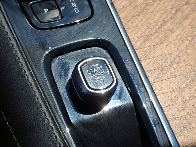 2024 Volvo XC90 Plus Bright Theme