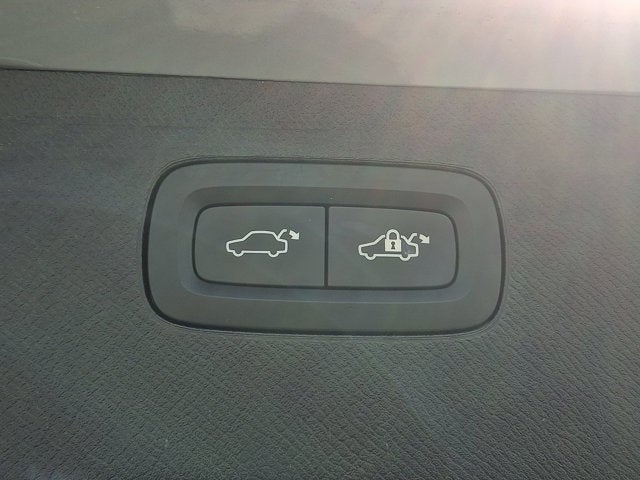 2024 Volvo XC90 Plus Bright Theme