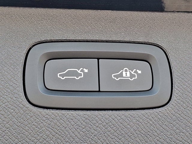2025 Volvo XC90 Plus