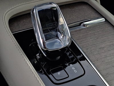 2024 Volvo XC90 Ultimate Bright Theme