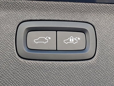 2024 Volvo XC90 Ultimate Bright Theme