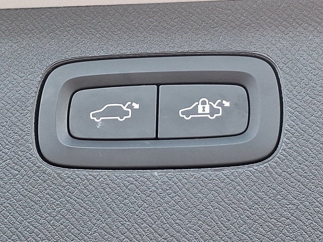 2023 Volvo XC90 Plus