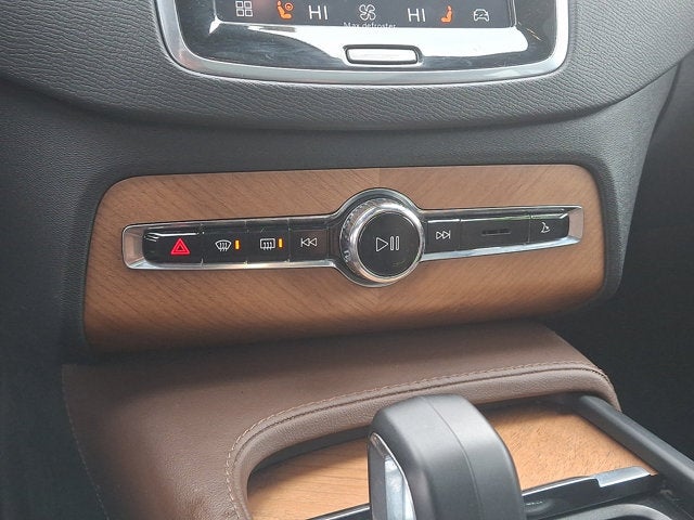 2023 Volvo XC90 Plus