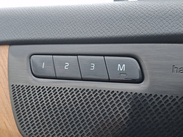 2023 Volvo XC90 Plus