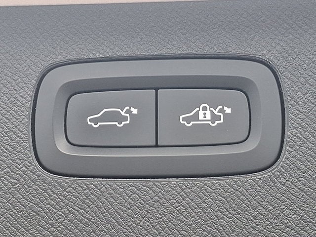 2023 Volvo XC90 Plus