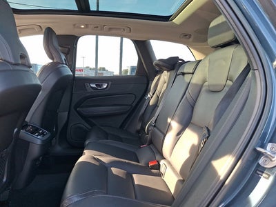 2023 Volvo XC60 Ultimate Bright Theme