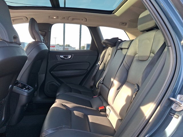 2023 Volvo XC60 Ultimate Bright Theme